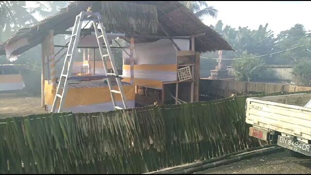 dekirasi acara ngeroras