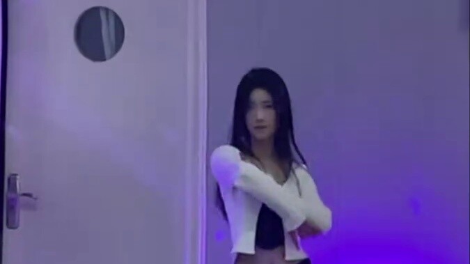 "Tell me tell me" Shocked!!! The practice room dance video was actually released. Lively, cute and f