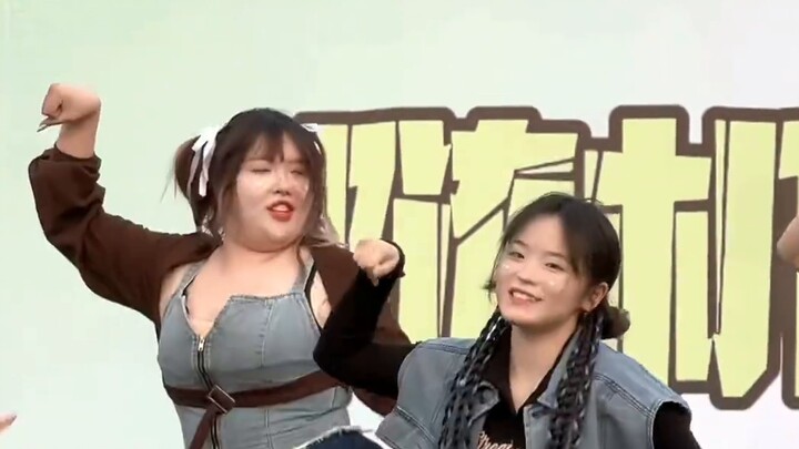 Kecemasan Chuangfei! Kepercayaan diri akan bersinar! Rekaman langsung pertunjukan tari anjing besar 