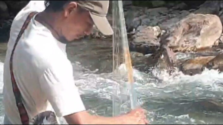 cast netting in Nepal | himalayan trout fishing with handmade cast net |