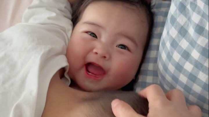Phải làm sao đây, em gái hình như đã trở thành “Abebe” của anh trai rồi…