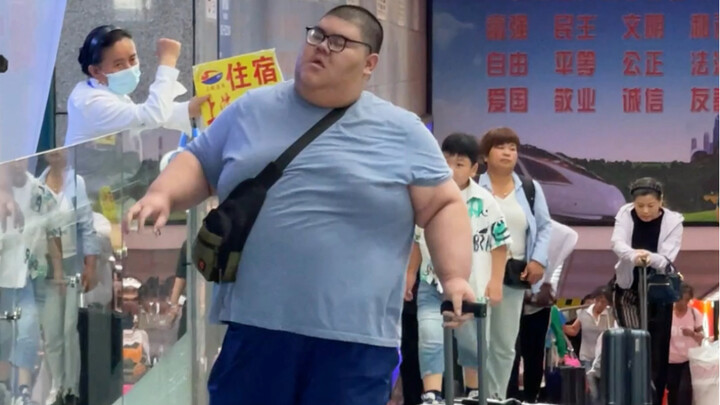 Having taken on 440 pounds of Haoyuan, how will he #loseweight at #trainingcamp? #slim