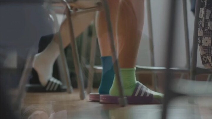 Dong Grami is a great hero. One day she will come to stand up for me wearing three-color shoes and s