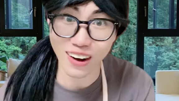 After the high school entrance exam, my mother asked my father to return his new mobile phone.