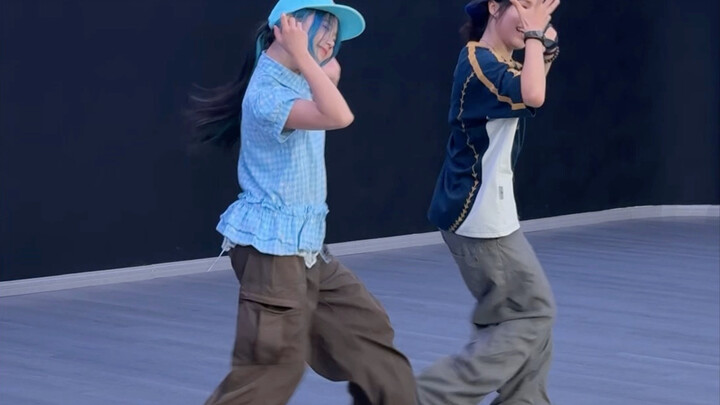 เต้นป๊อปปิ้งกับถังตี๋เสร็จอีกหนึ่งเพลงแล้ว ( ´▽｀)