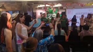 如果你是开心点的 这条路怎么走都没关系～美女约起来咯