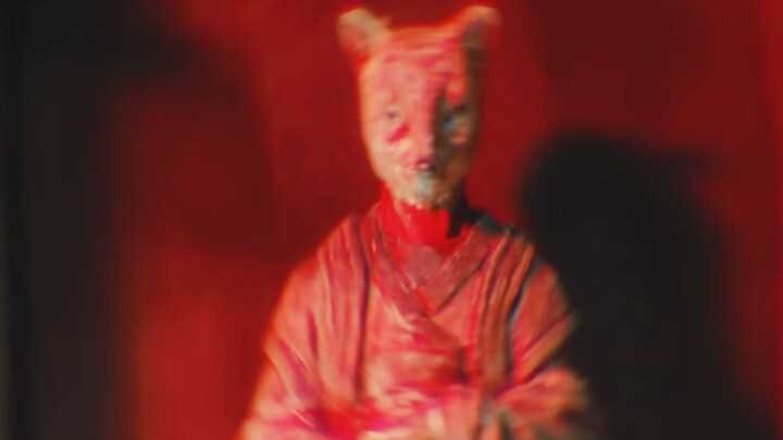 “Mengenakan kulit manusia, keberuntungan memenuhi pintu rumah; menurutmu, apakah aku terlihat sepert