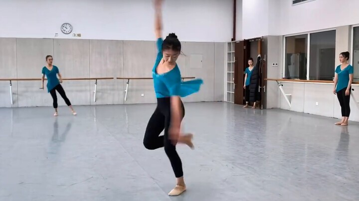 New arrival - Technical skills demonstration by Class 2, Girls, Grade 22!