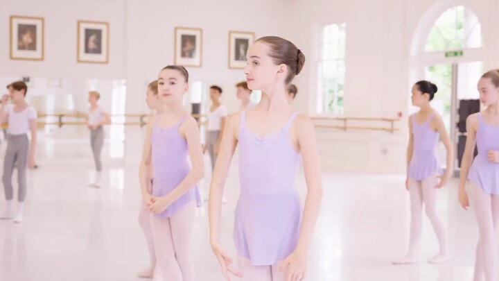 แปลเอง|หนึ่งวันที่อุปกรณ์อันน่าอิจฉาของ Emperor Ballet School