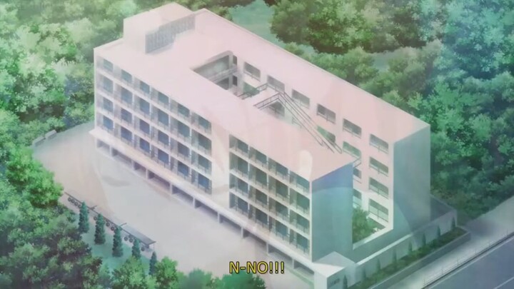 gedung di tengah hutan