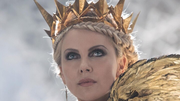 Does a queen like this need to be jealous of a princess? Magic mirror, are you blind?