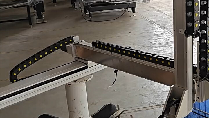 Ngoài việc cung cấp robot hoàn chỉnh theo yêu cầu, cụm cơ khí quang học và hệ thống điều khiển, chún