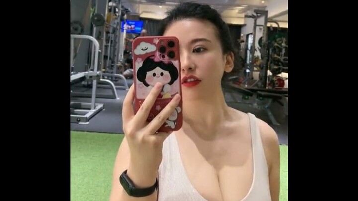 闺蜜新买的手机，总觉得哪里有问题？？