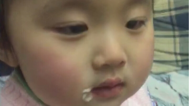 Untuk mengajukan permohonan stiker, aku harus memutar-mutar video mencari bahan. Nah, pas muter-mute