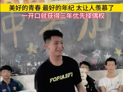 فتى واثق من نفسه، نشيط ومشرق، حتمًا يحظى بشعبية كبيرة في الصف #إعادة غناء موسيقية #أغاني شعبية كلاسي