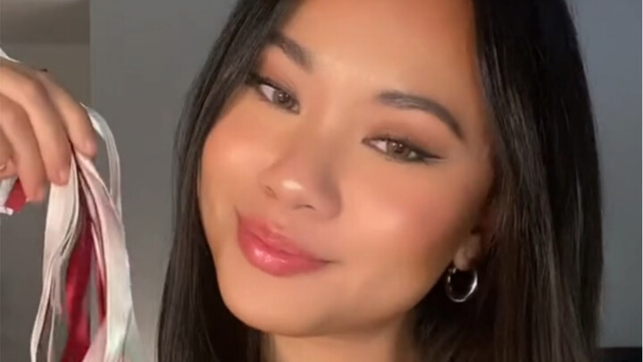 Inspired by Jennie’s ribbon hair tie look