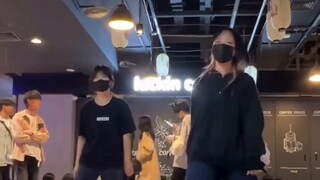 ท่าเต้น Afaer (UMA) พลิกกลับความเร็วสองชั่วโมง