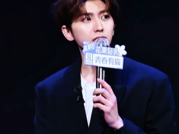 بتشتغل كيف بدأ تساي شوكون مسيرته الفنية من البداية؟