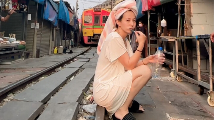 Siapa yang bisa menjalani kehidupan kota yang sederhana seperti ini: sikat gigi bersama, saksikan ma