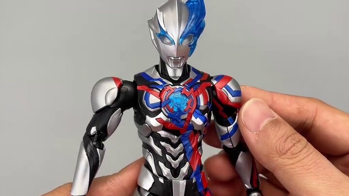 Want them all! Dual forms in one box? Ultraman Blaze Fadlan armor, one-piece injection molding + acc