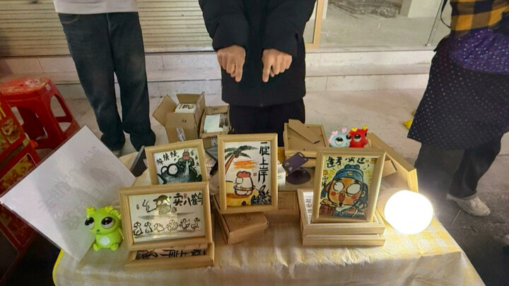 I spotted someone selling pirated versions of my paintings at the night market, and it really bother