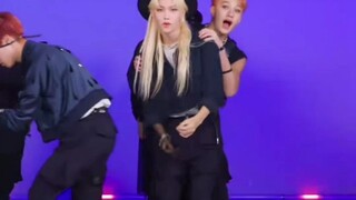 Cho mấy đứa bạn không thẳng của tôi xem video của Stray Kids (1)