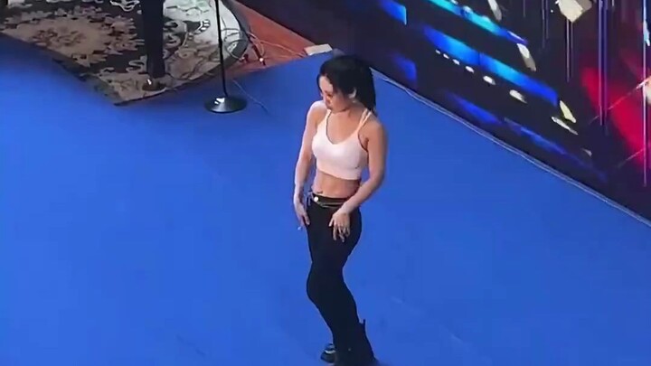 云旅游：杭州浙大二院滨江区搞节庆活动，医护跳爵士舞