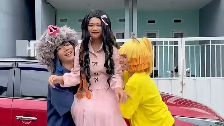 Cosplay anime: siluman babi dan kilat kuning