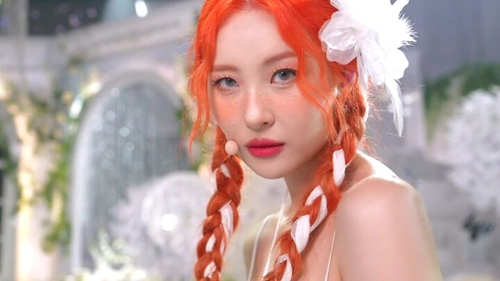 Sunmi's latest comeback song Heart Burn 220703 promotion stage