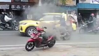 kasian ojol maxim motor nya kebakar gara2, kepansan..😭😭😭
