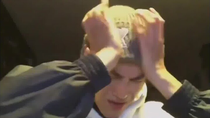 انطلقوا! كيف يبدو لي تاي يونغ عندما يعلم أن عائلة معجبيه بأكملها تشاهد البث المباشر الخاص به! هاهاها