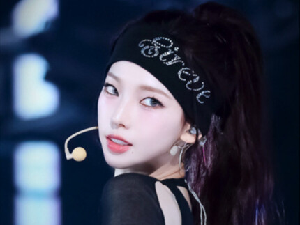 รวมรองเท้าสุดแปลกที่ไอดอลสาวเคยใส่