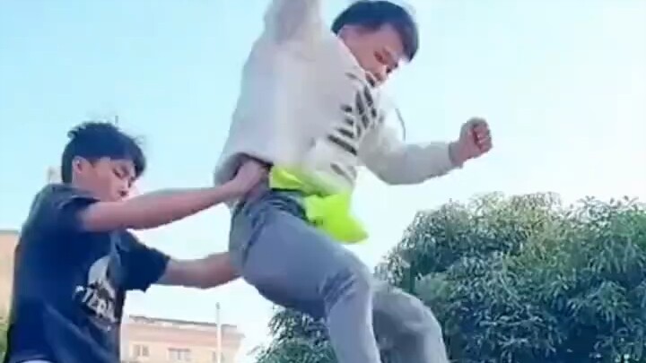 Quốc tuý - Tỉnh Sư! Biểu diễn trên cọc mai hoa trên mặt nước, mỗi bước một quyền, phải chuyên nghiệp