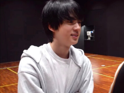 【คิมซอกจิน】คลิปเบื้องหลังการเต้นเพลงใหม่ของเจโฮป พูดว่าเต้นไม่เป็น แต่พอเพลงเริ่มก็เต้นได้ดีเลยทีเดี