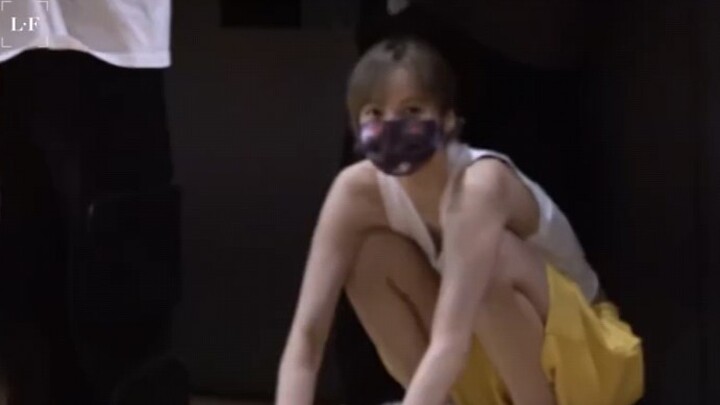 [Lisa] Dance material!!! No one can not love this!!