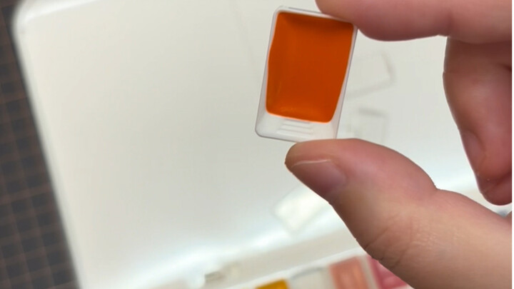Cleaning the study, I stumbled upon a box of paints | Mia Yifang Original 36-Color Happy Addition & 