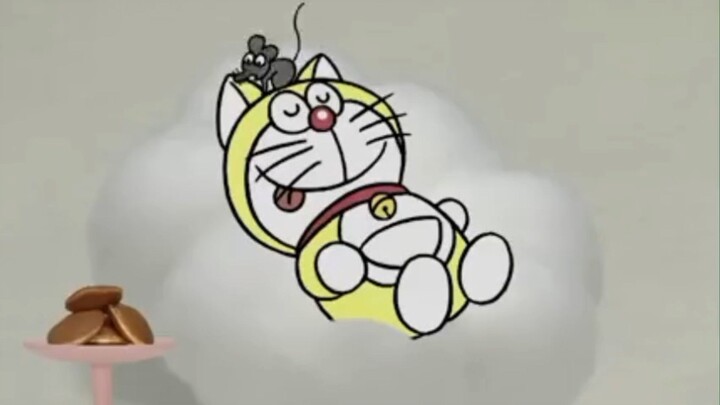 doraemon kuning sedang tidur