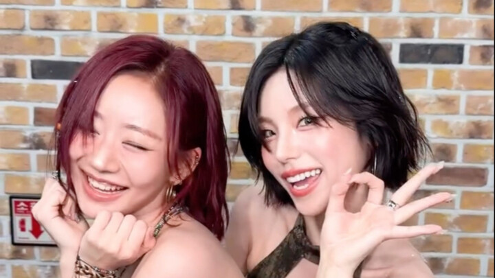 Huang Lizhi x JULIE "Lips Hips Kiss" dance cha