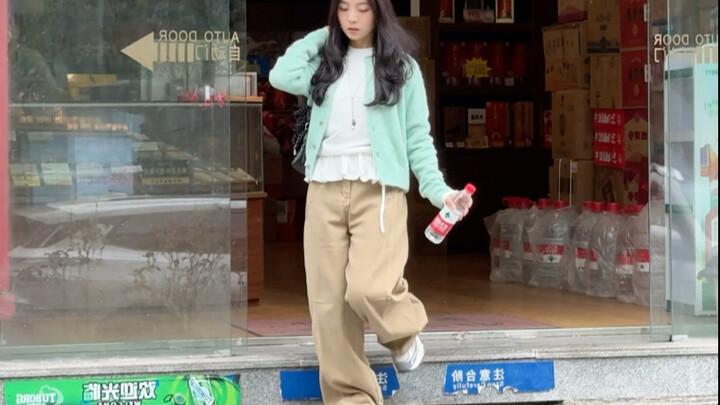 When All Those Sweater Looks Make a Comeback in Real Life (a Bystander’s Perspective)