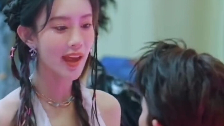 (Cười vỡ bụng) Mạnh Tử Nghĩa trang điểm cho Vương Tinh Việt