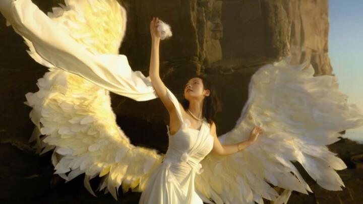 What if Mother’s Love Were a Dress? What Would It Look Like?