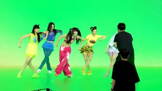 أليس هذا نموذجًا مثاليًا للكتاب المدرسي لحركة الكاميرا؟