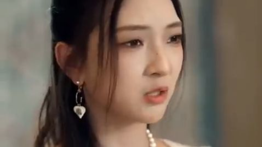 Ratu zaman dulu terlempar ke masa kini,menyingkap tipu muslihat putri angkatnya