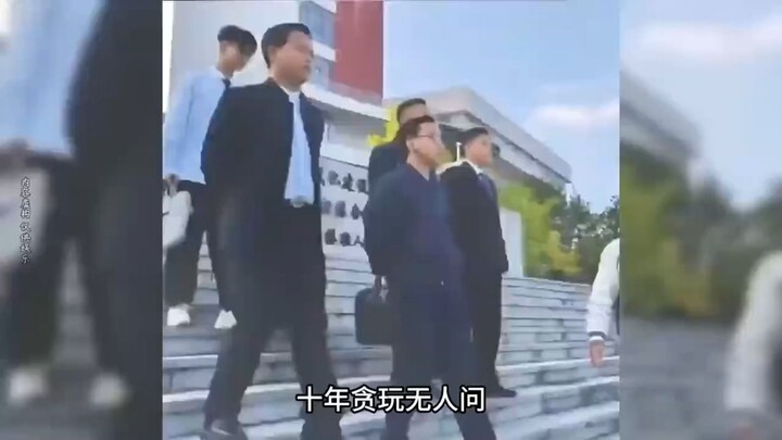 Ten years of carefree fun went unnoticed; one day, after imitating others, I became known throughout