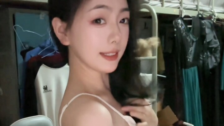Lại là một ngày làm quý cô quyền lực #Quý cô gợi cảm #Thời trang hẹn hò