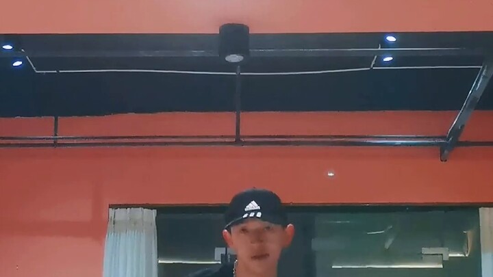 HyunA's male version of "I'm Not Cool"