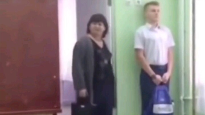 Selama kamu cukup gesit, kamu bahkan tidak akan ketahuan oleh guru meski datang terlambat ke kelas.