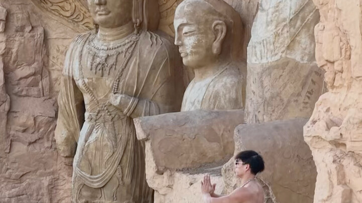 Menempuh perjalanan 3.000 kilometer dengan mobil ke Dunhuang hanya untuk mengambil rekaman ini, memb