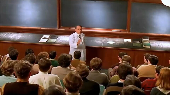 إنه مجنون هرب من مستشفى الأمراض النفسية، لكنه أصبح الطبيب الأعلى مهارة في العالم بأسره.