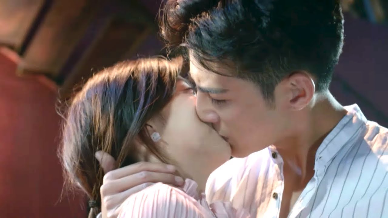 Hình ảnh hôn nhau lãng mạn nhất dành cho cặp đôi đang yêu - Trung Tâm Đào  Tạo Việt Á